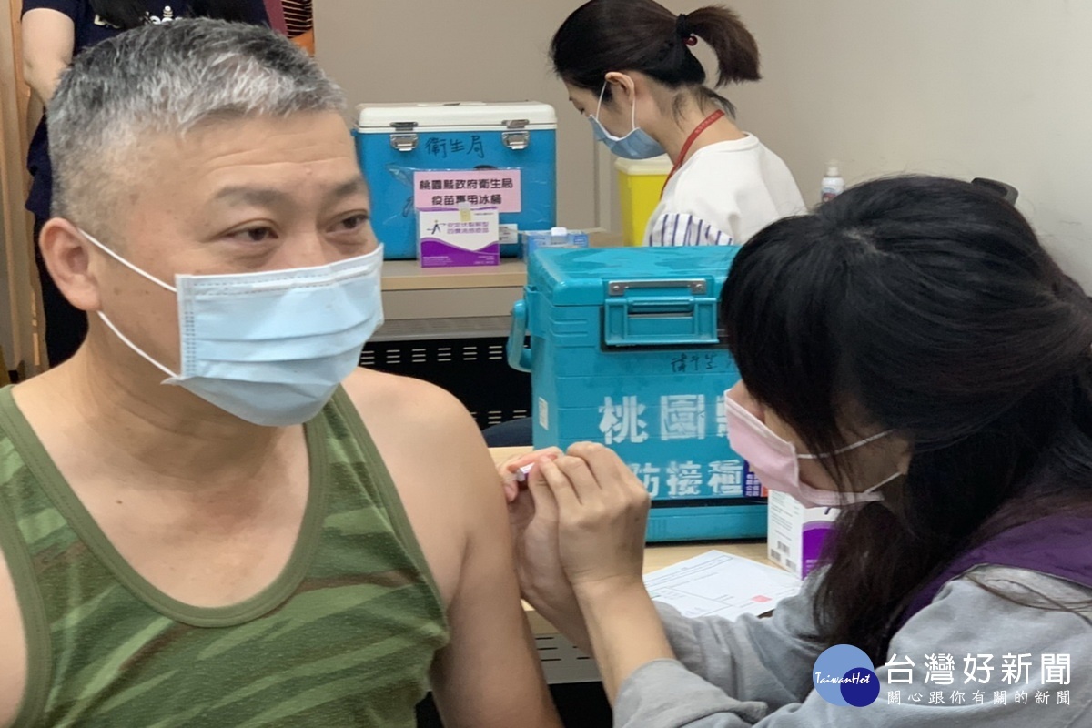 發揮疫苗最大接種效益,桃園市流感疫苗優先提供長者及幼兒接種。