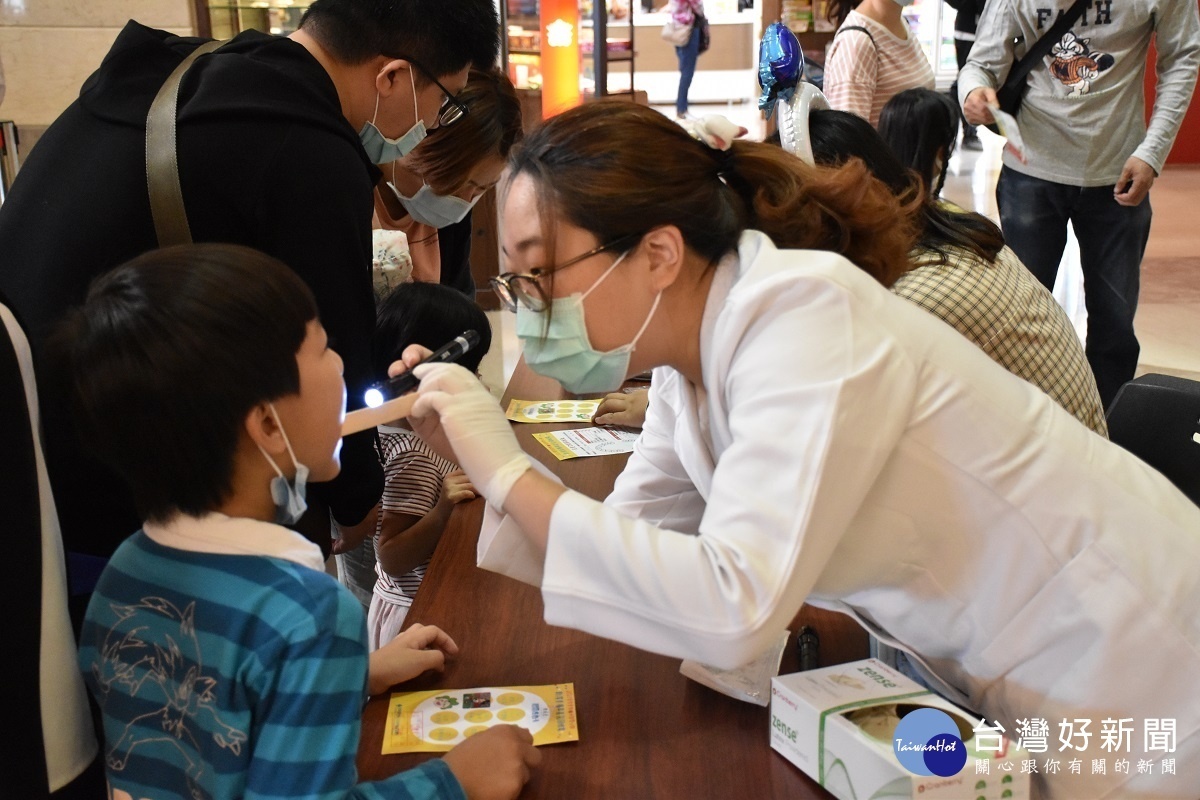 彰濱秀傳52位早產兒回娘家慶生,參加闖關口腔篩檢。