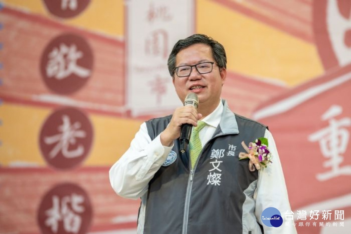 鄭文燦致詞表示,表揚50位長青及敬老楷模,皆是由13區公所及原民局共同推薦,每位獲獎者不僅是樂齡的典範,也是人生的典範