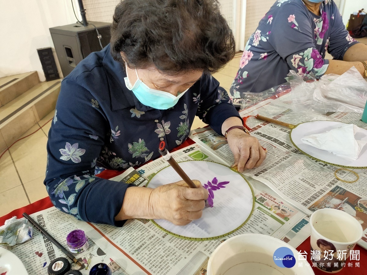 彰化縣長青學苑成果展,長輩們展現深厚實力。圖/記者鄧富珍攝