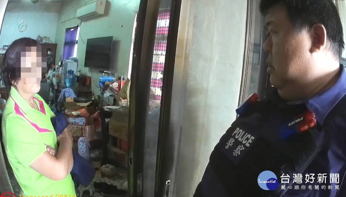 老婦急領45萬欲面交詐騙集團專員,警方及時攔阻保住老婦的積蓄。