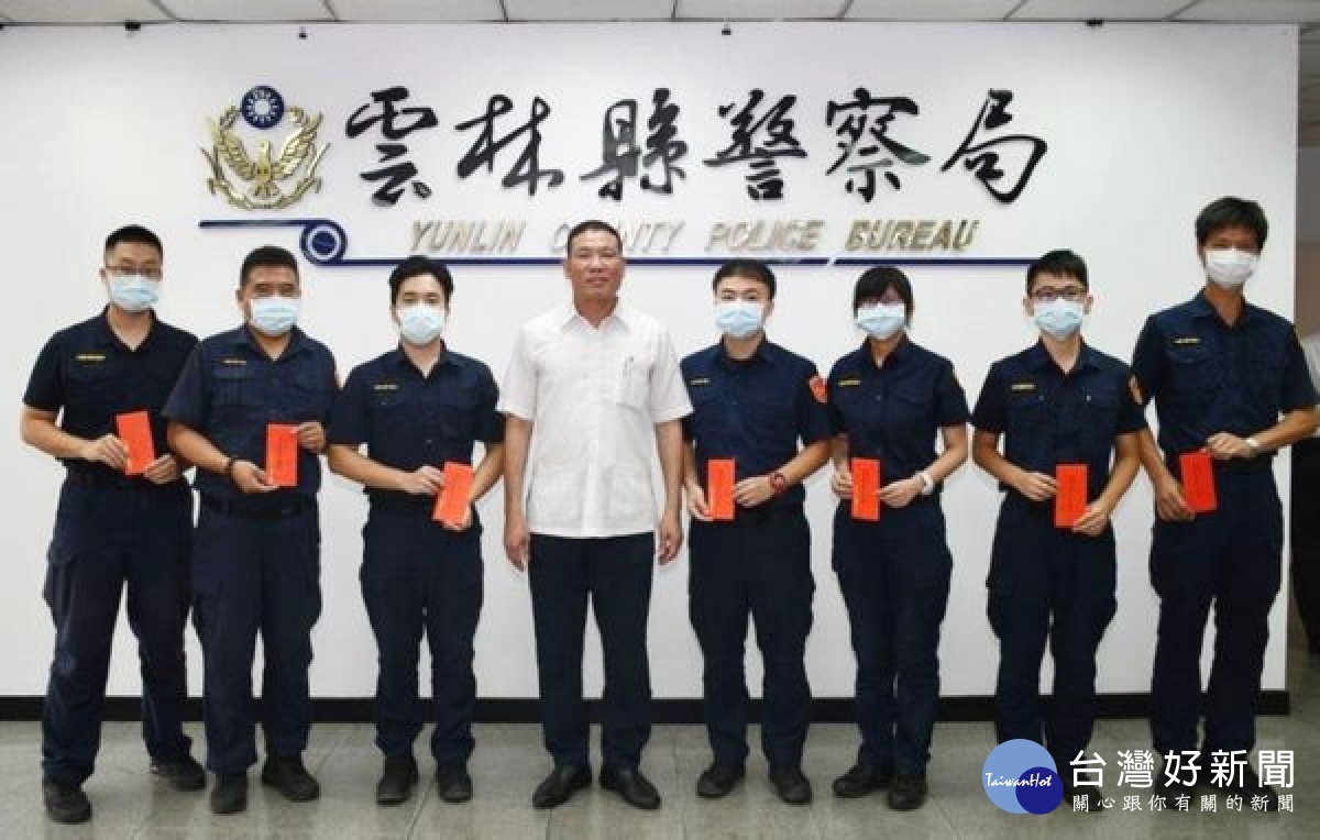 警察局長朱宗泰表揚協助攔阻詐騙之金融機構行員,並頒發感謝狀及禮券予有功人員,強化全民打擊詐欺犯罪之信心。