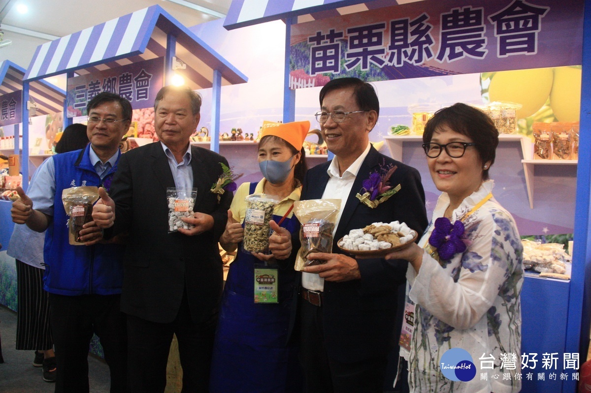 縣市首長等歡迎全國遊客利用週末來南投。(記者扶小萍攝)