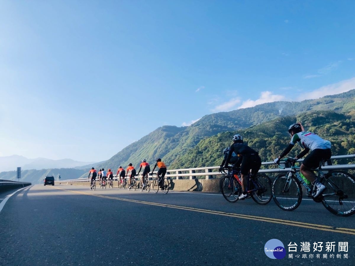 選手挑戰「日月潭-塔塔加-阿里山」路線。