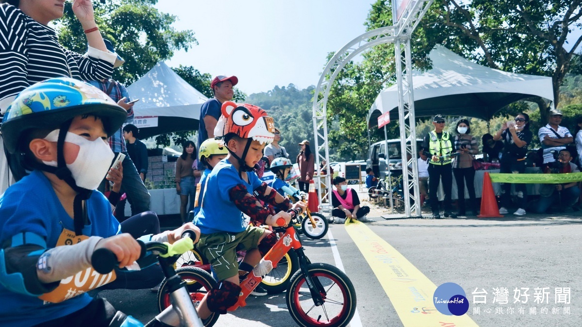 500位學齡前小小騎士共同參與兒童滑步車趣味賽。