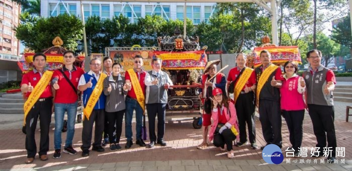 市長和與會貴賓合影
