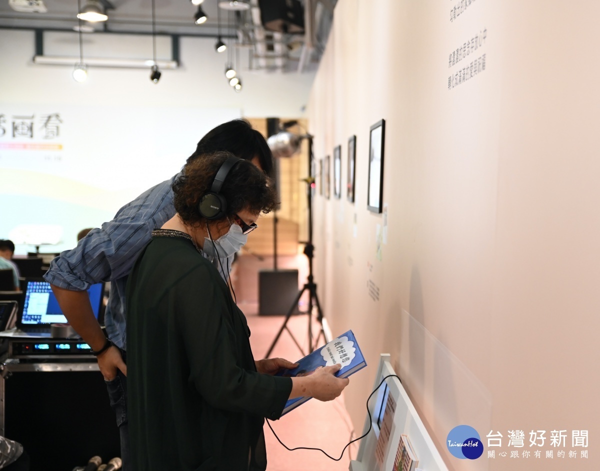 展間設有語音導讀裝置,供參觀民眾使用