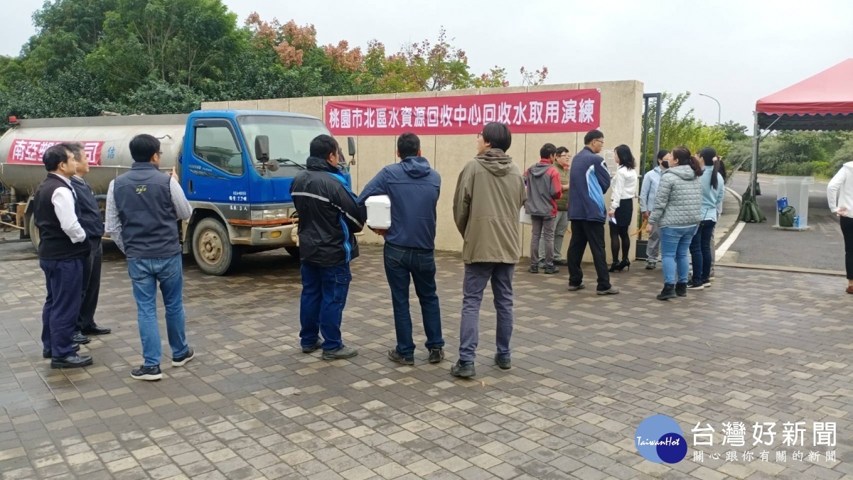 鄭市長視察桃園北區水資源回收中心回收水取用演練,開放民眾取用回收水澆灌清洗使用