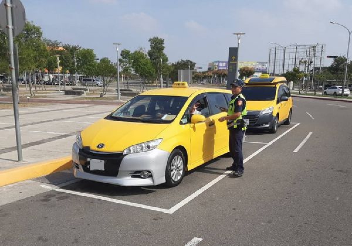 雲林警方針對聯外交通幹道及雙鐵佈署重兵，加強可疑人車攔檢工作，「拒嫌於縣外、弭害於無形」，讓詐欺車手有所忌憚。