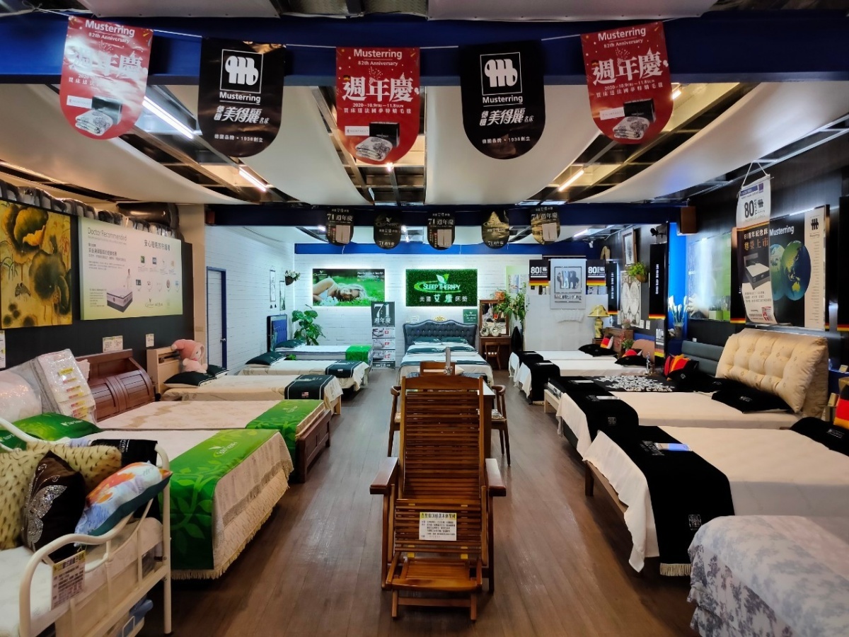 柔瑟家具名床寢具,擁有廣大的展示空間。(圖/陳宏林攝)