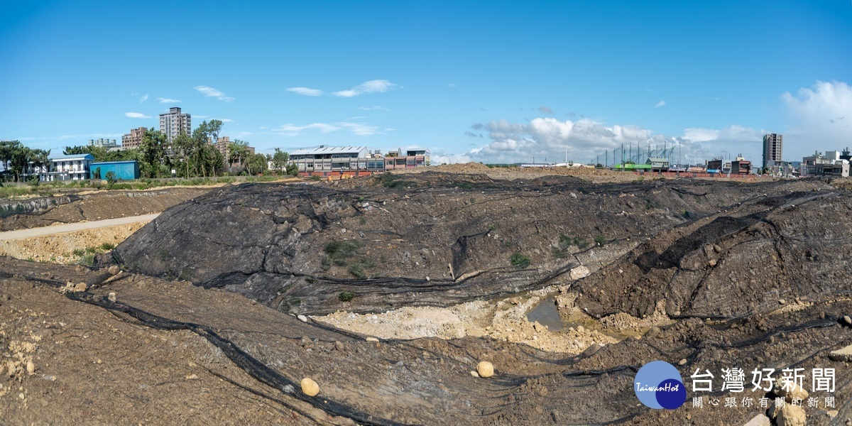 桃園市政府斥資13億元將大湳水上樂園改建為大湳滯洪池,目前施工現況 。