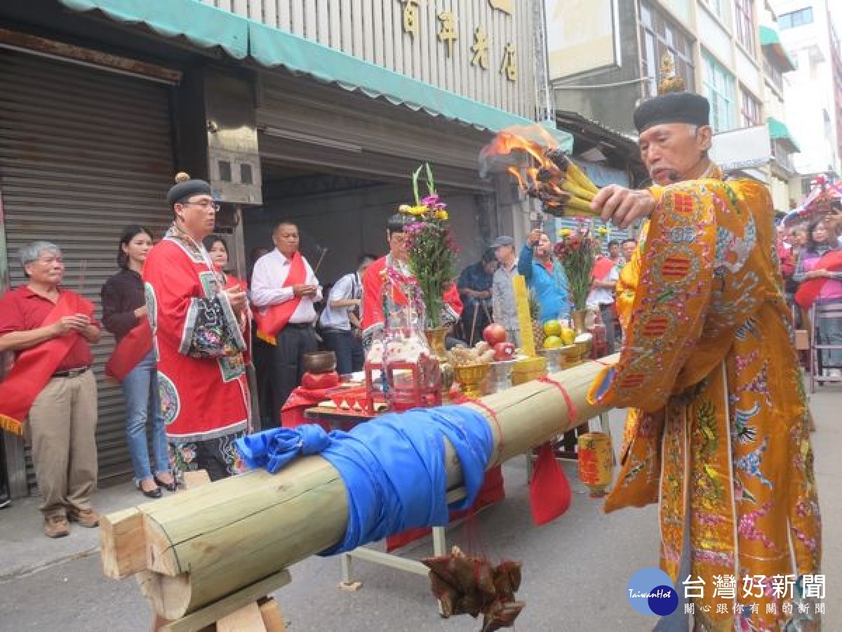 雲林縣縣定古蹟北港集雅軒修復及再利用工程舉行上樑儀式，縣長張麗善、立委蘇治芬、集雅軒協會理事長李連春等人以傳統古禮進行上樑大典，祈求工程順利圓滿。