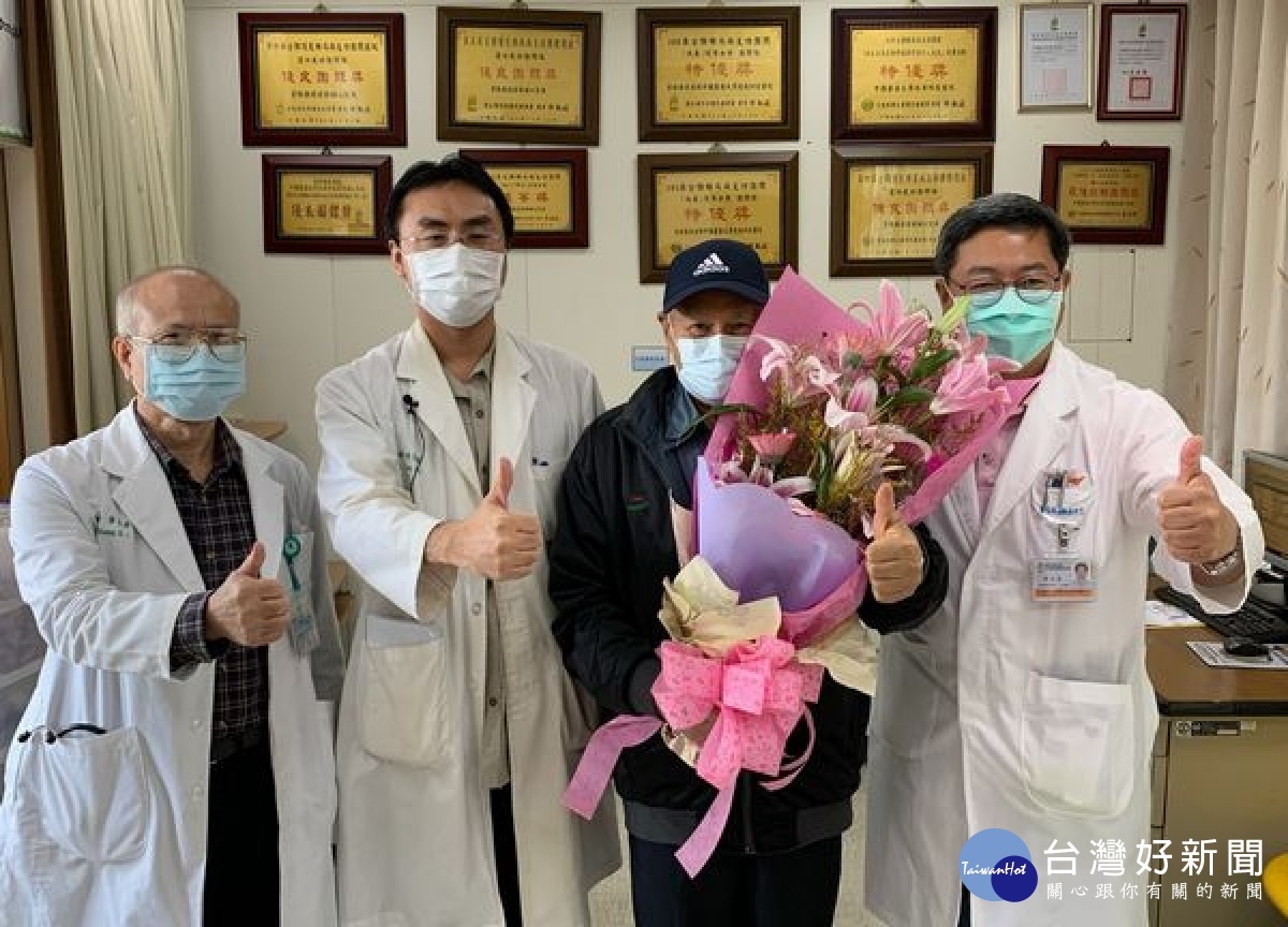 北港媽祖醫院以化學治療及放射治療為主,合併多專科治療方式,有效控制小細胞肺癌遠端轉移肝臟之患者。