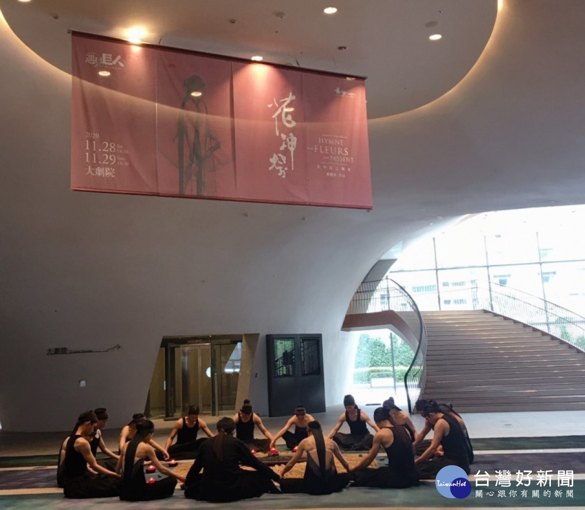 《花神祭》時間淬煉出的經典,跨越國籍與文化感動世界各地觀眾,藝術總監林麗珍老師分享,這次的舞者們都盡最大的力量,盡心盡力排練、演出。(圖/生活中心攝)