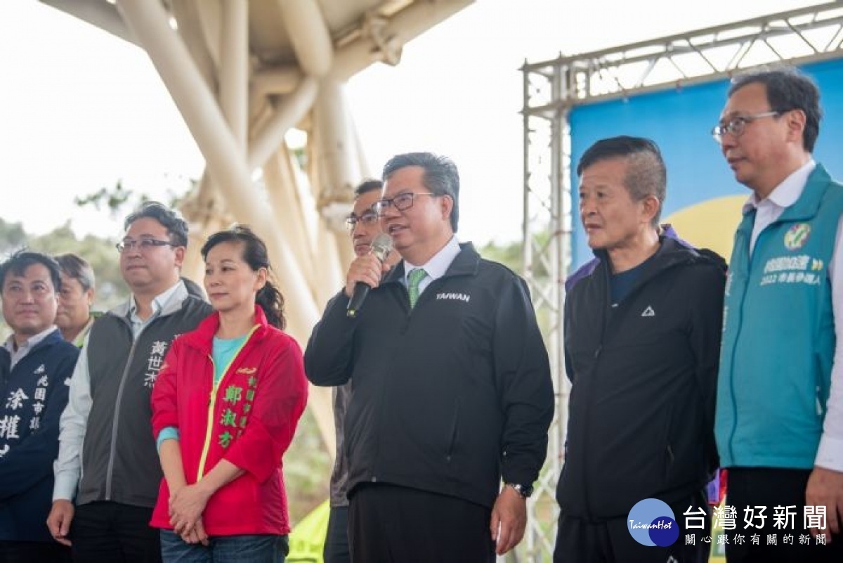 市長鼓勵民眾透過健走放鬆心情,同時也在小鎮漫步中認識富岡的生活圈