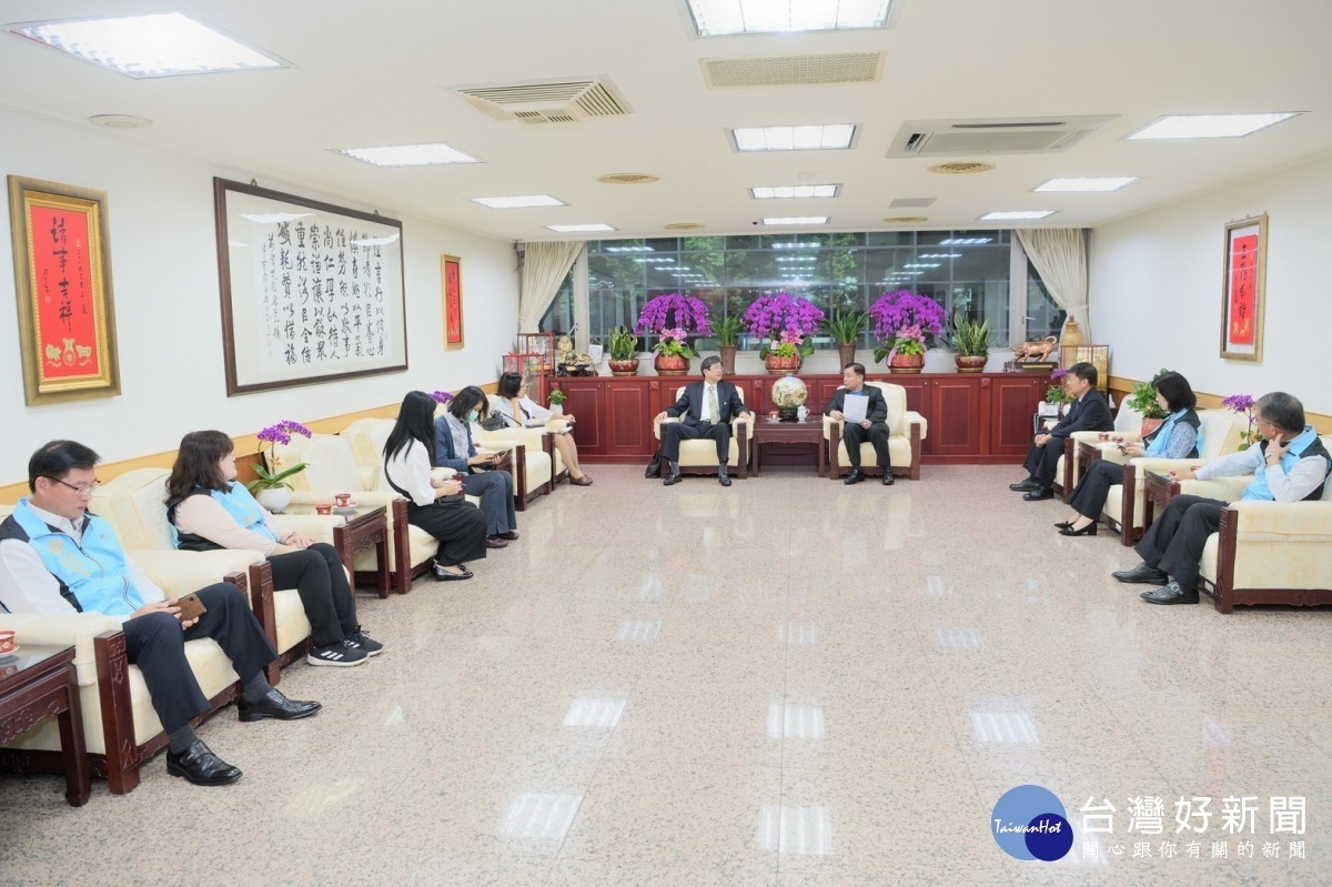 蔡崇義、施錦芳監察委員巡察桃園市,邱奕勝議長親自率一級主管迎接,並在議長室進行座談