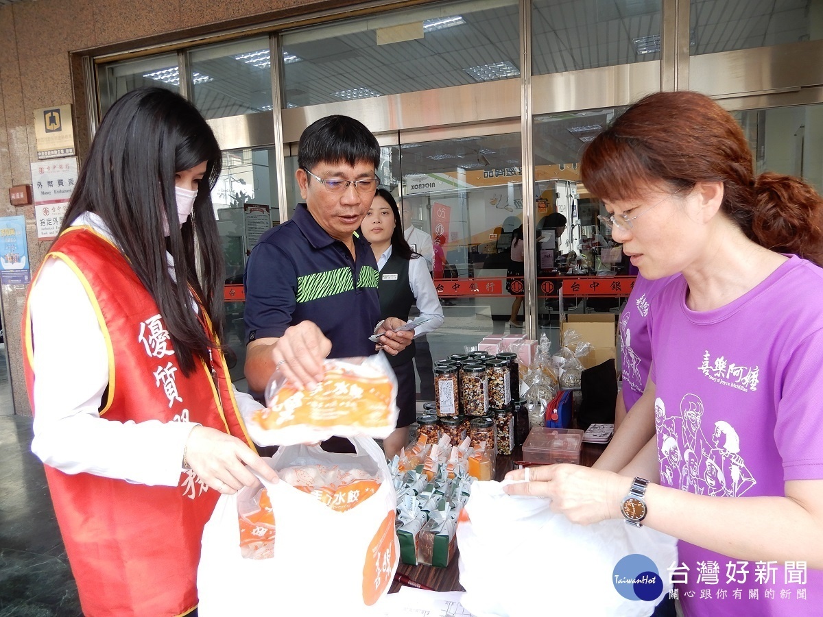 一包水餃一個希望　台中商銀義賣水餃幫助身障者穩定就業