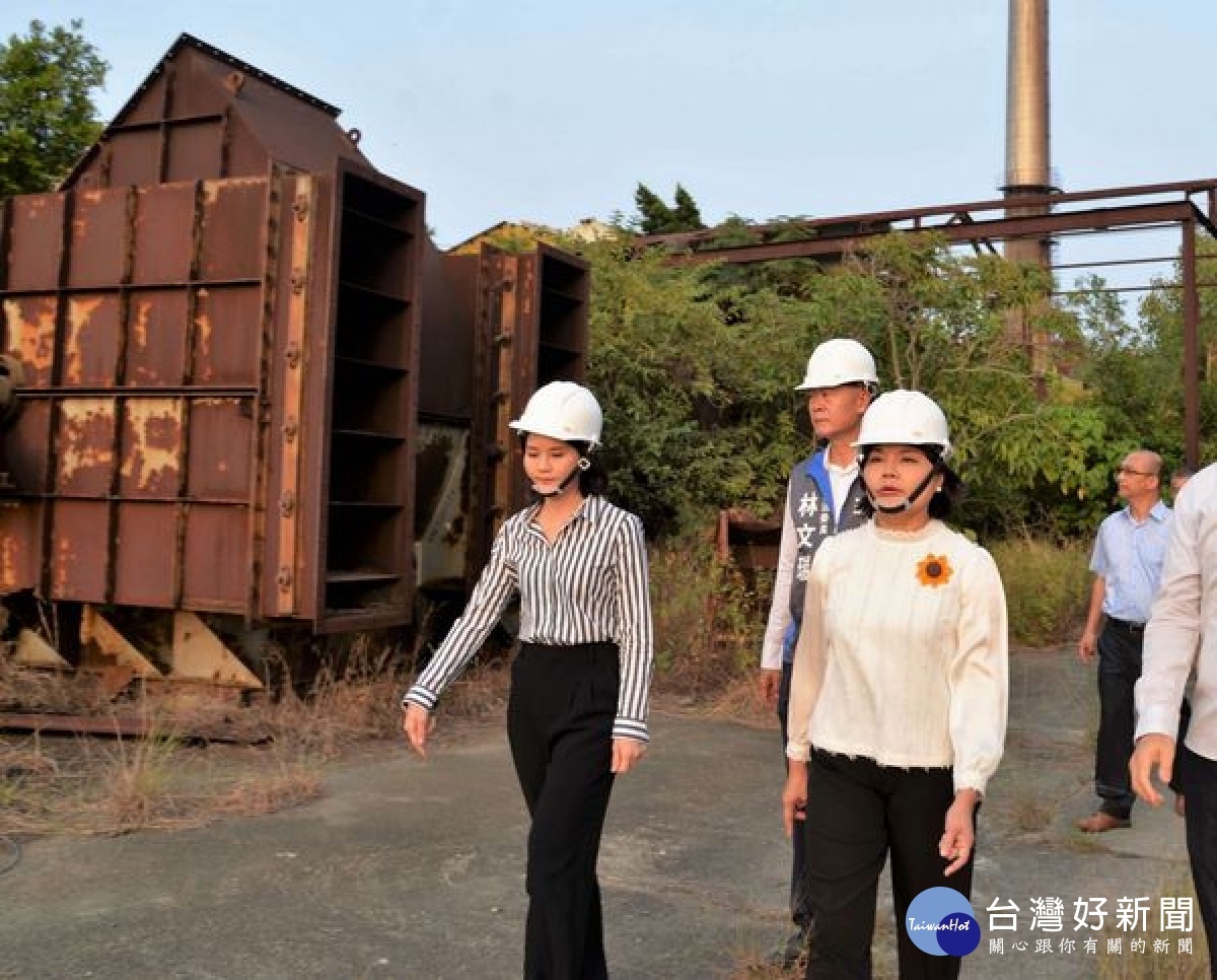 為加速北港糖廠文化產業園區的文化保存與開發,縣長張麗善、立委林文瑞等人,現勘北港糖廠倉庫群、製糖工廠以及蒸汽機車庫等場域。