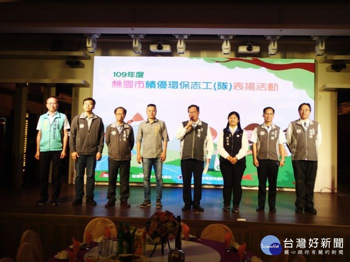 鄭文燦表示,期待未來能有更多的市民夥伴一起加入環保志工的行列