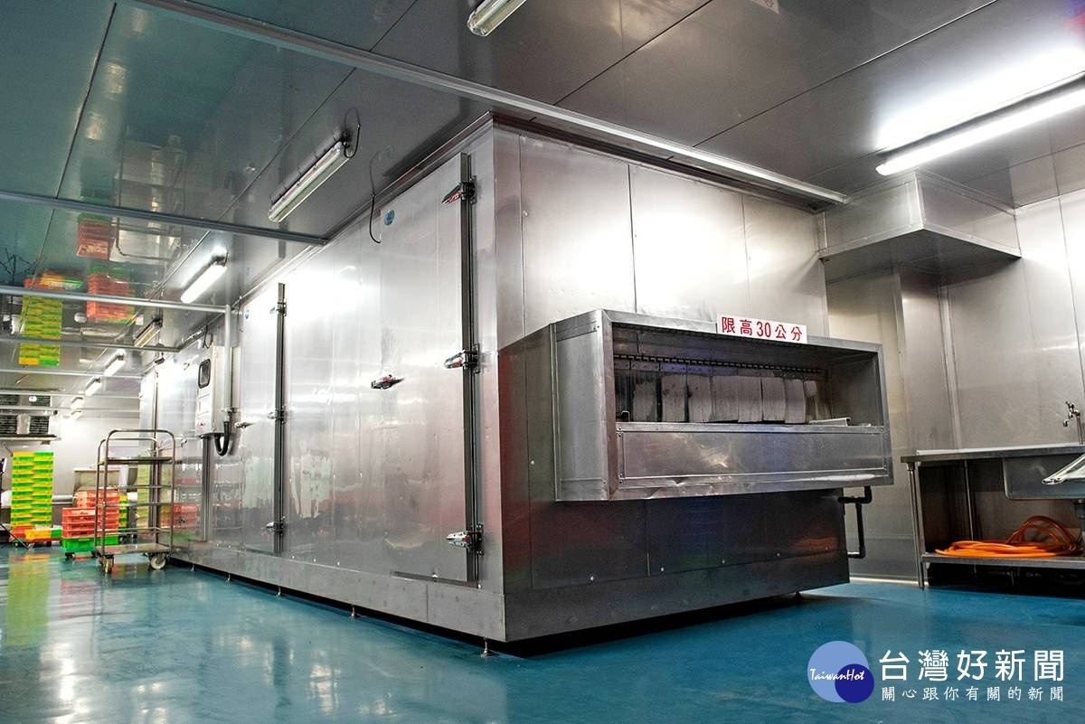 復興空廚千萬級的「急速冷凍隧道」搶攻2021年年菜市場。