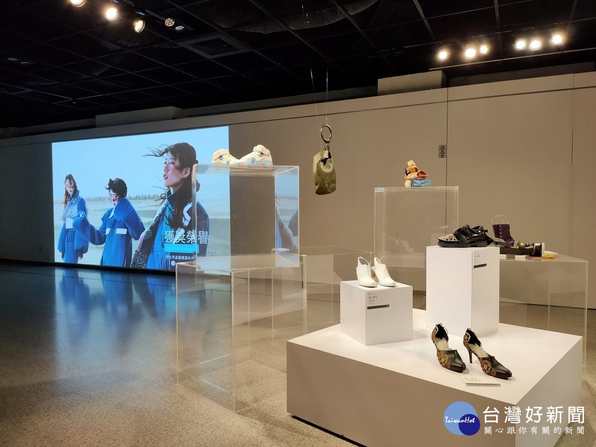 國立彰美館推出青創藝廊首展「INNOFASHION」圖／記者鄧富珍攝