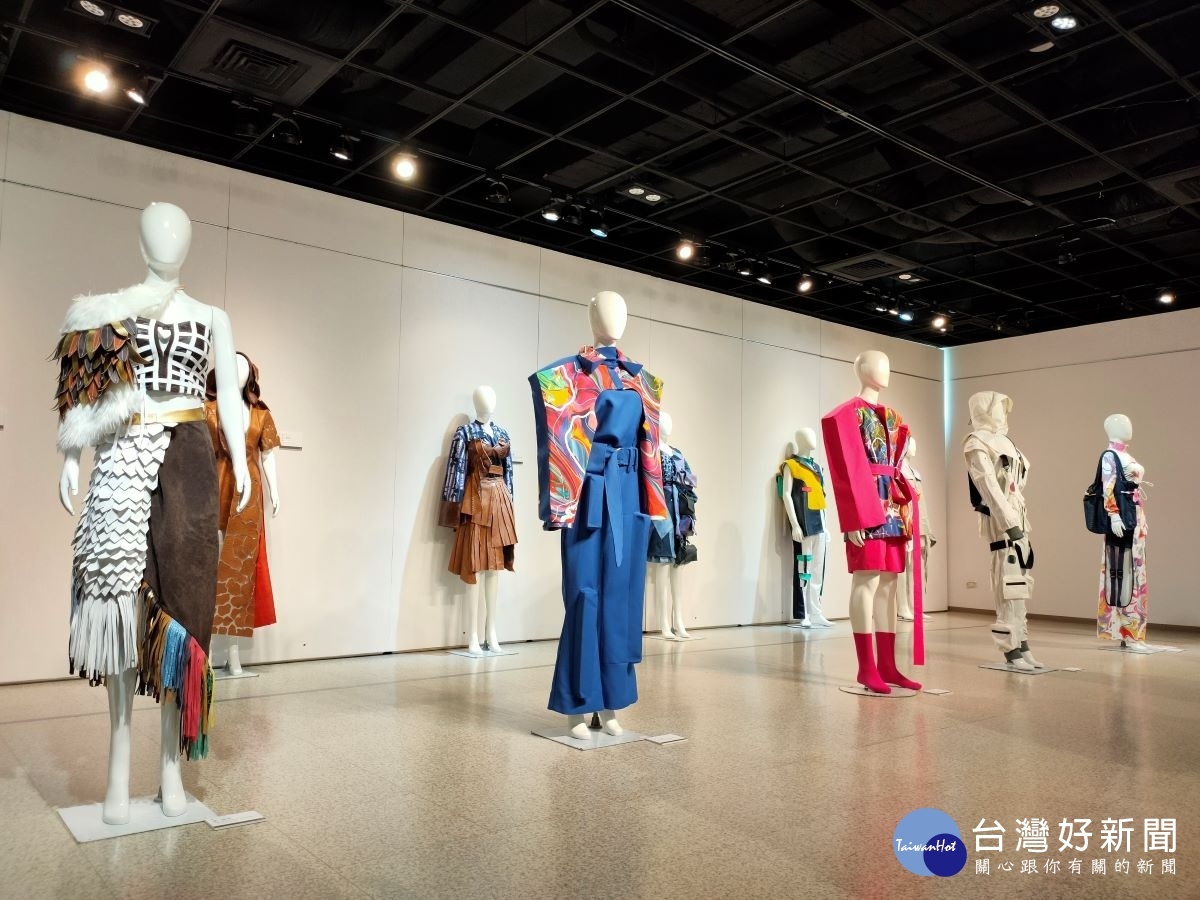 國立彰美館推出青創藝廊首展「INNOFASHION」圖／記者鄧富珍攝