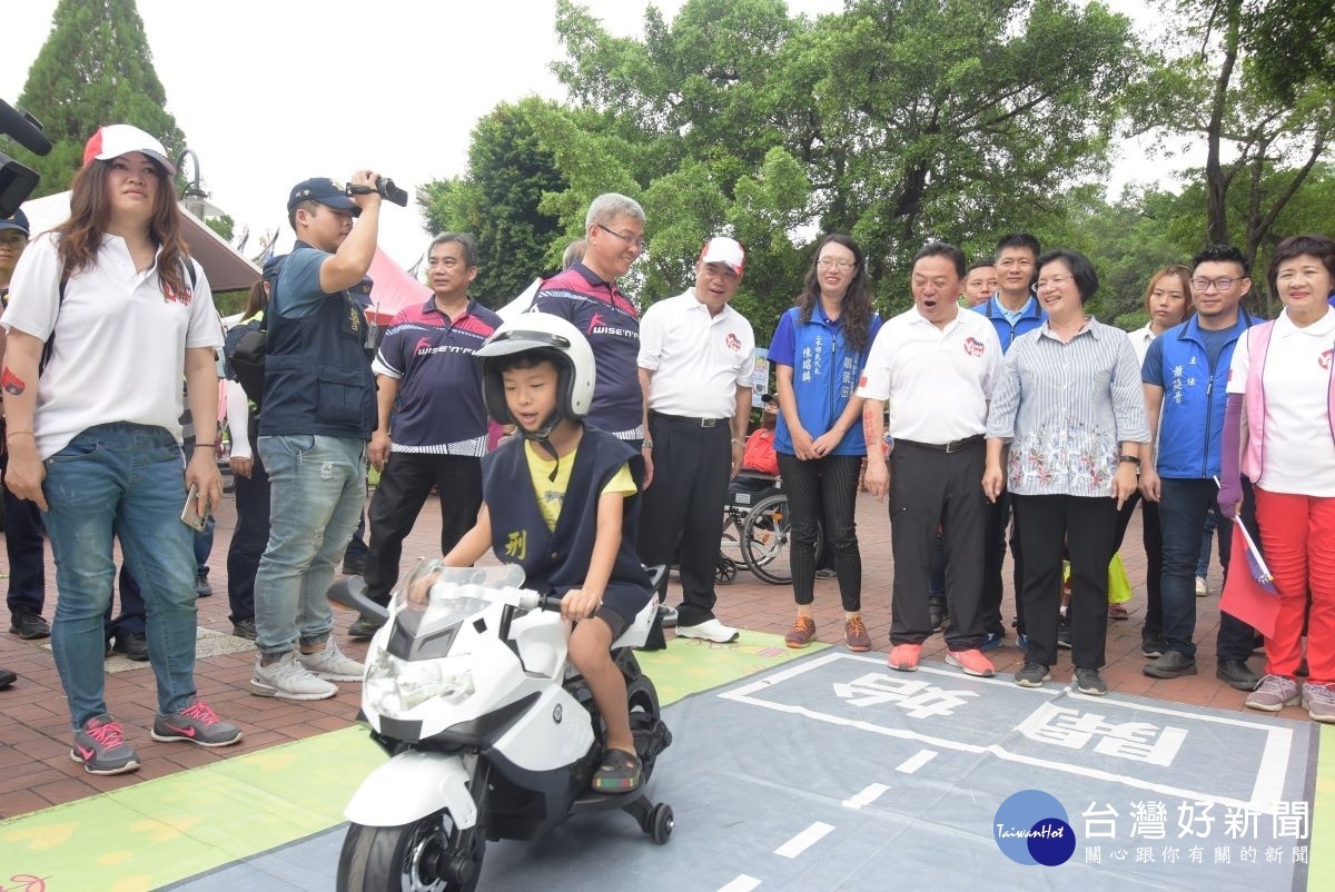 國慶嘉年華系列活動之交通安全宣導活動（交通安全遊戲）。圖／彰化縣政府提供