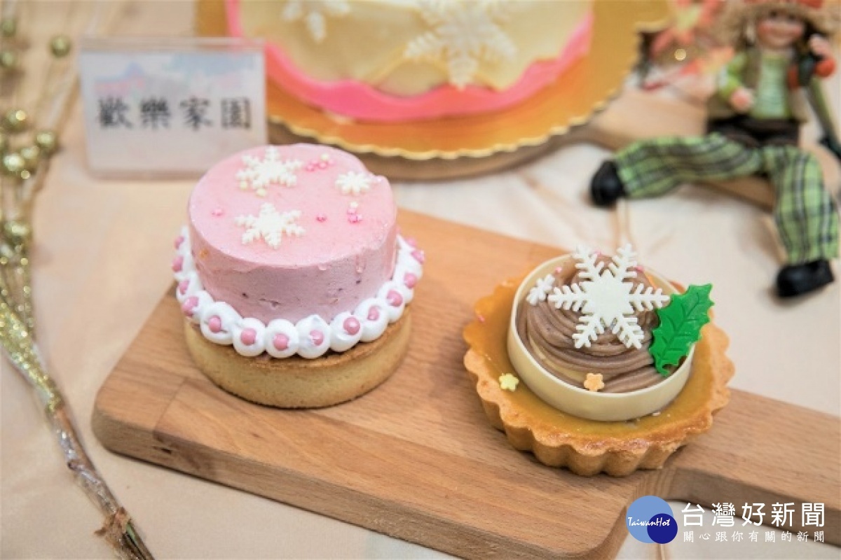鮮奶應用創意大賽以聖誕派對為主題,作品踏雪尋莓和綿雪蒙布朗,酸甜鹹豐富多層次的口感,構築出溫馨與歡樂的聖誕氣息。