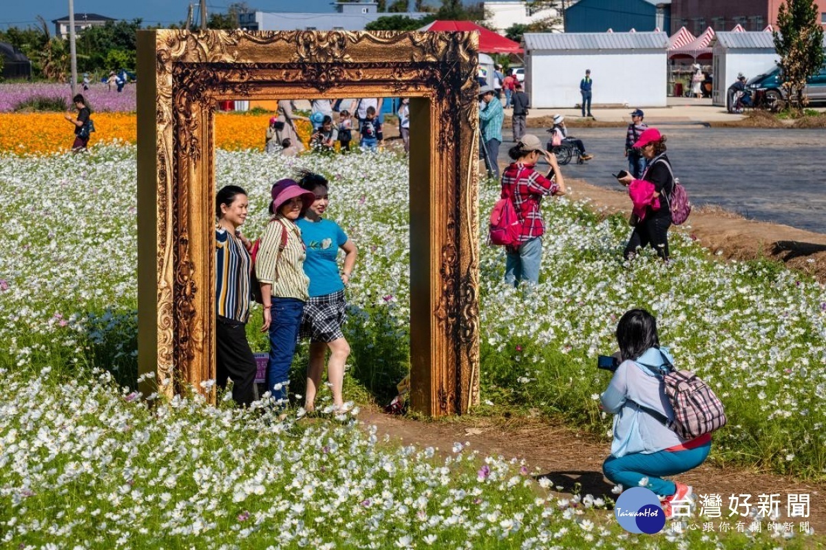 桃園花彩節落幕,為期23天的活動共吸引約135萬6593人潮前往參觀。