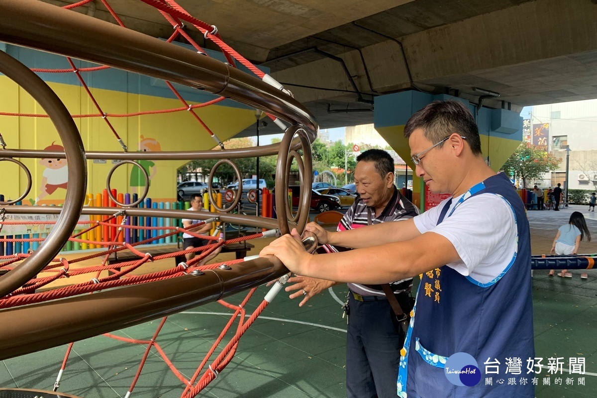 龍潭親子景點「舞動園區」暗藏危險，桃園市議員林昭賢親往現場查看了解。