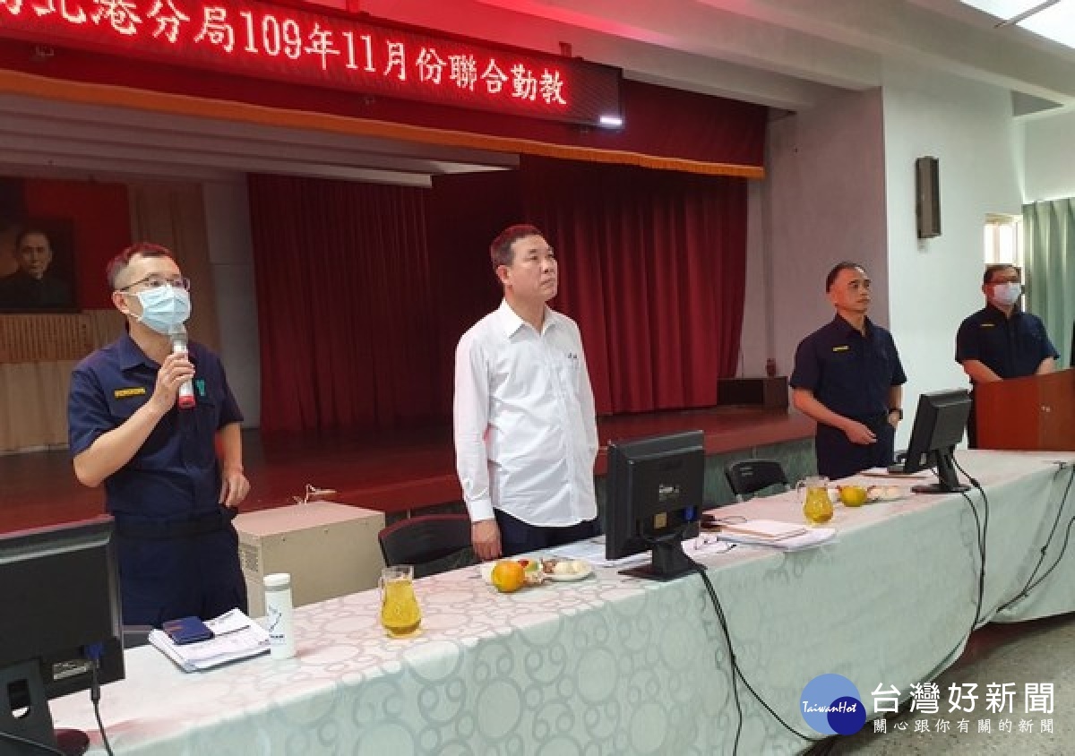 警察局長朱宗泰蒞臨北港警分局參與聯合勤教會議，勉勵基層專注做好治安、交通、為民服務及貫徹風紀要求。