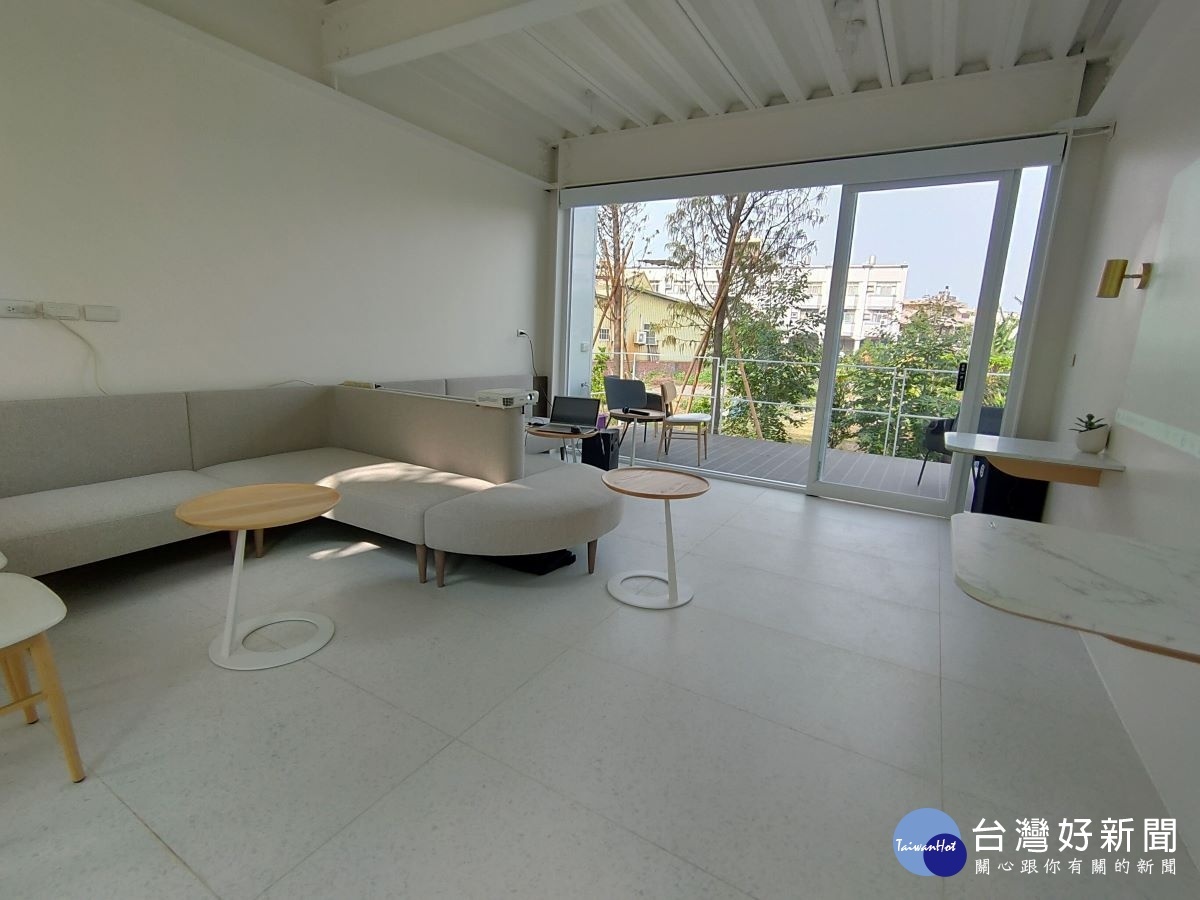 沐光樹蛋糕捲專賣店內部陳設。圖/記者鄧富珍攝