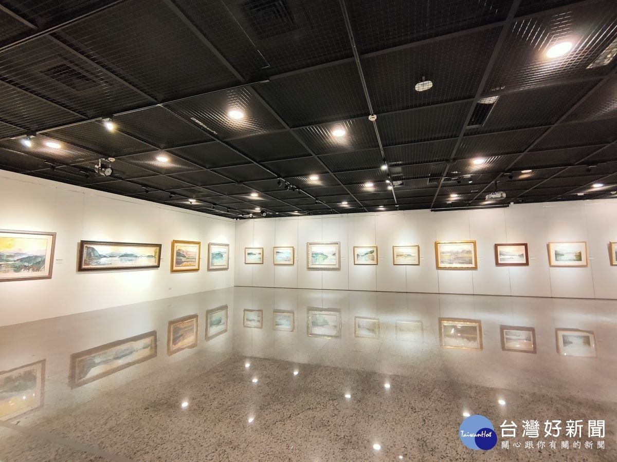 黃義勇老師的水彩畫作品「湖光山色」系列作品。圖/記者鄧富珍攝