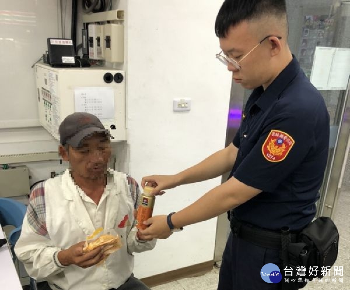 臺西分局橋頭所警員積極幫助迷途的精障民眾，除予以託善照料，亦協助聯繫家屬平安返家，深獲民眾肯定讚許。