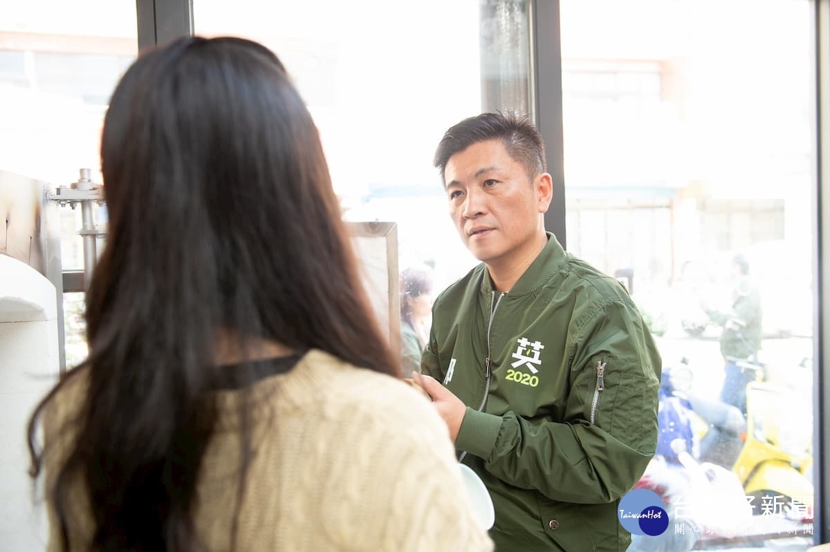 鄭宏輝說:新創圓夢網,提供創業諮詢與相關課程與交流活動,都很推薦年輕人參與。(圖/陳宏林攝)