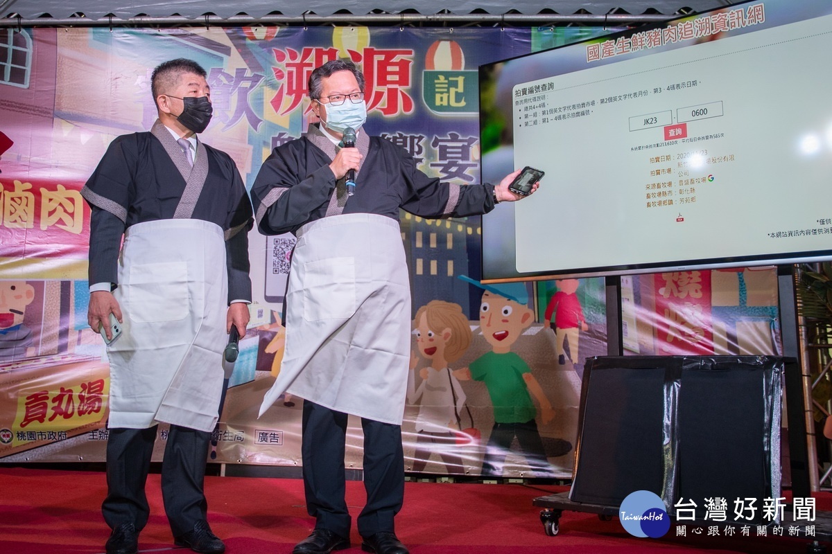 推動食材溯源產地標示,桃園市長鄭文燦合體衛福部長陳時中夜訪八德興仁花園夜市。