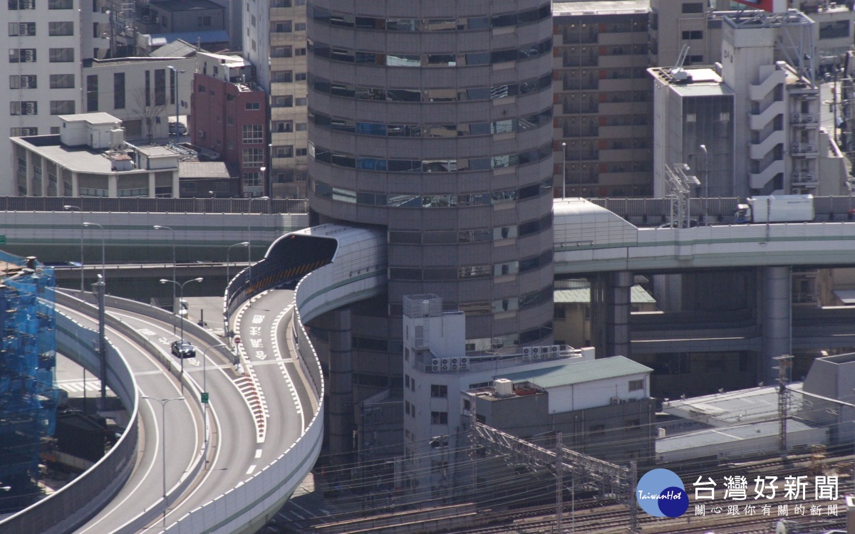 日超狂釘子戶　大廈遭高速公路「穿腸過」 台灣好新聞 第1張