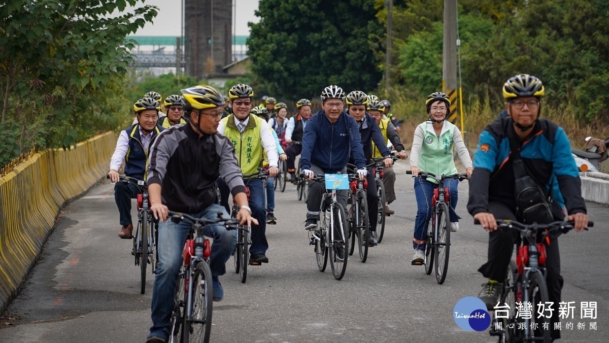 林佳龍訪視參山多元自行車路線，立法委員陳素月、行政院政務顧問邱建富、觀光局副局長周廷彰、農田水利署長蔡昇甫、彰化縣副縣長洪榮章、二水鄉長蘇界欽、田中鎮長洪麗娜與多位地方民意代表等人也陪同出席。圖／參山國家風景處提供