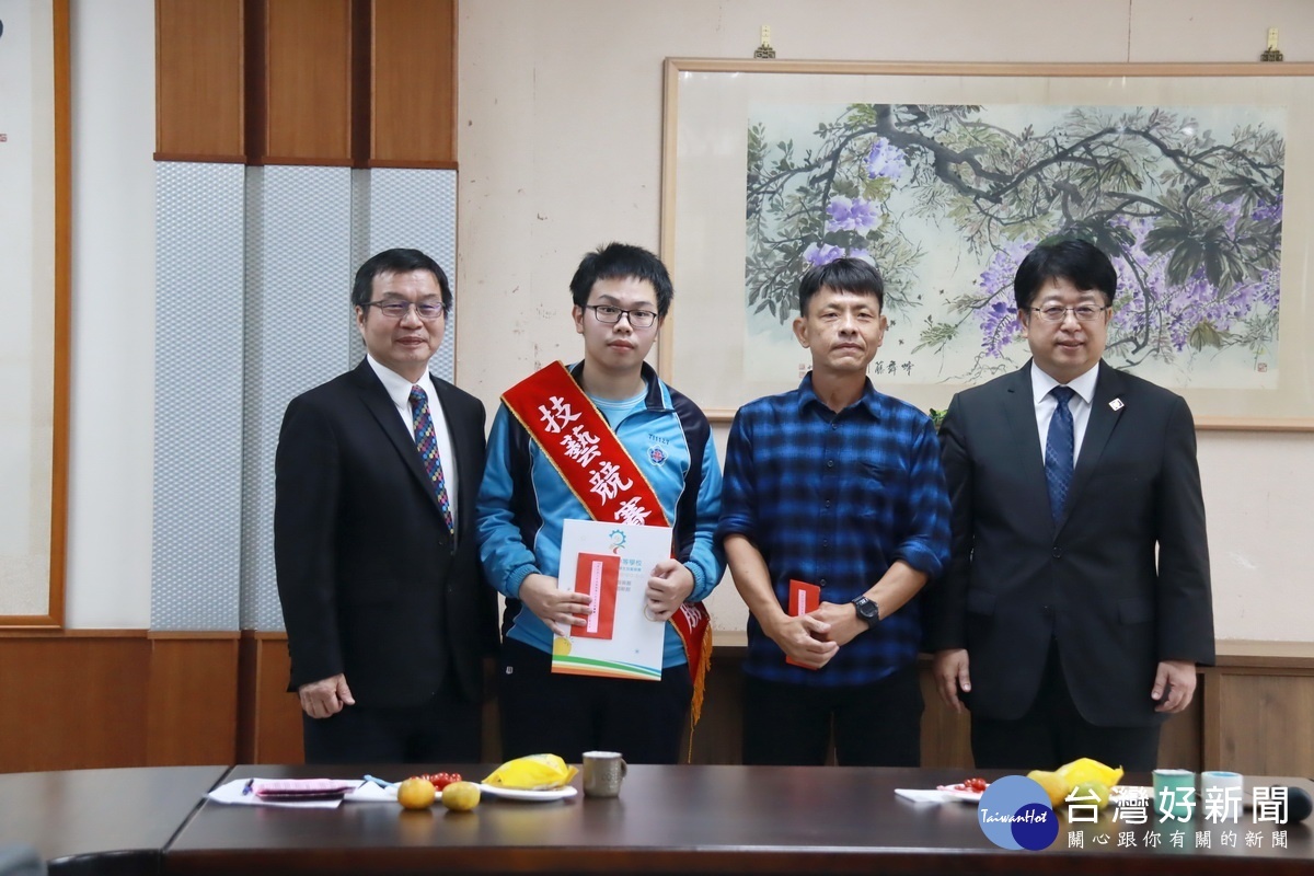 劉志祥獲得工業電子優勝殊榮。(記者扶小萍攝)