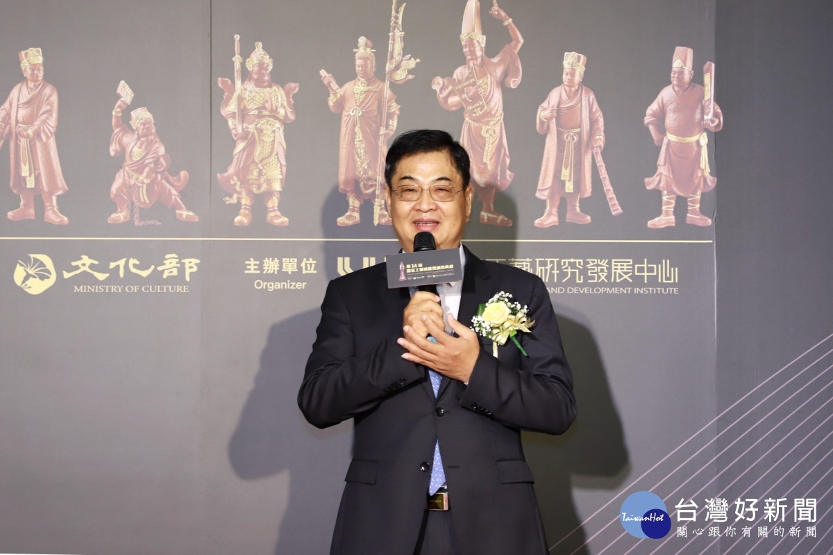 第14屆「國家工藝成就獎」木雕工藝師陳啟村先生得主致詞。