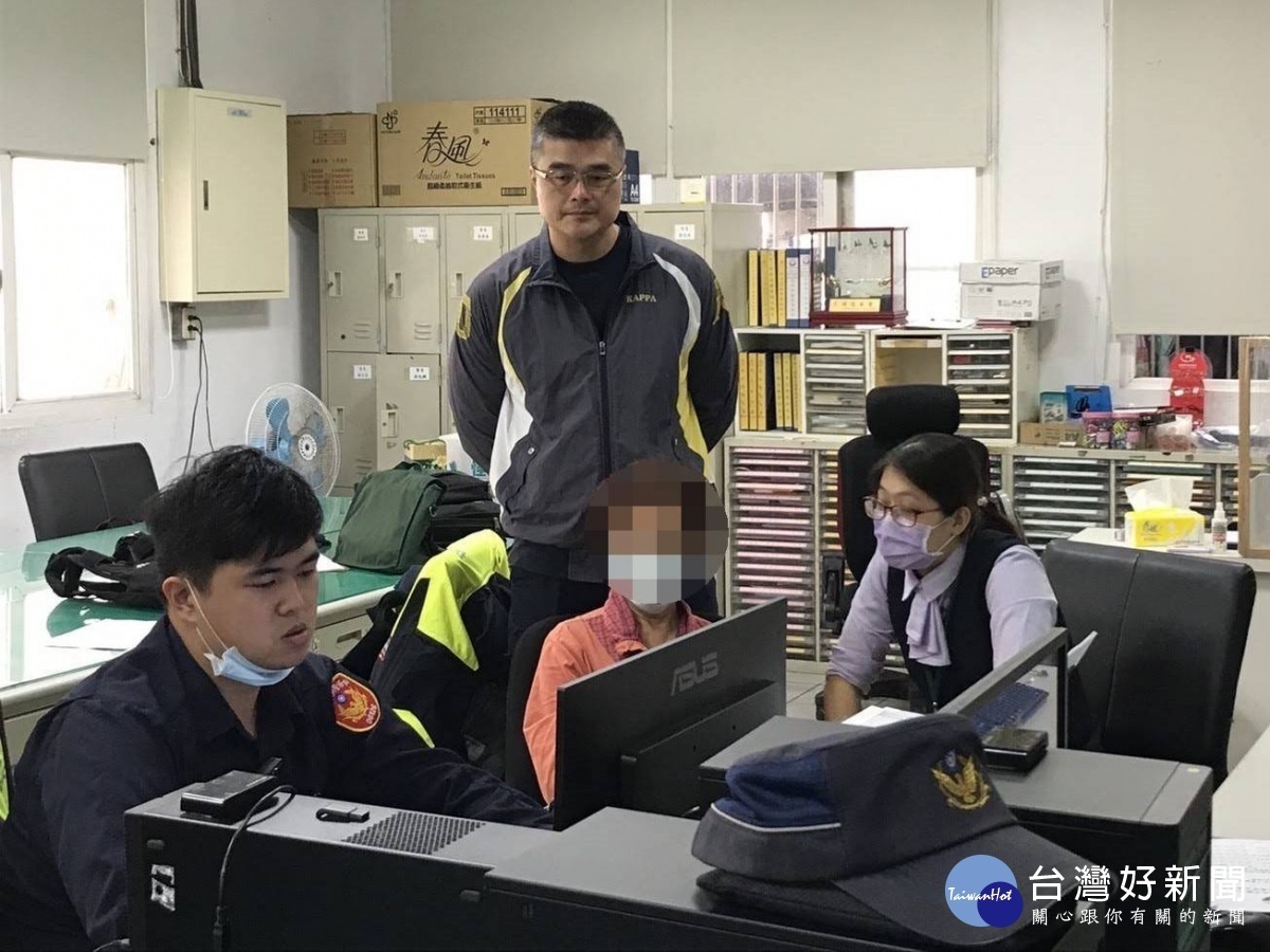 情郎受困國外缺錢打官司,癡情婦欲匯款警及時勸阻