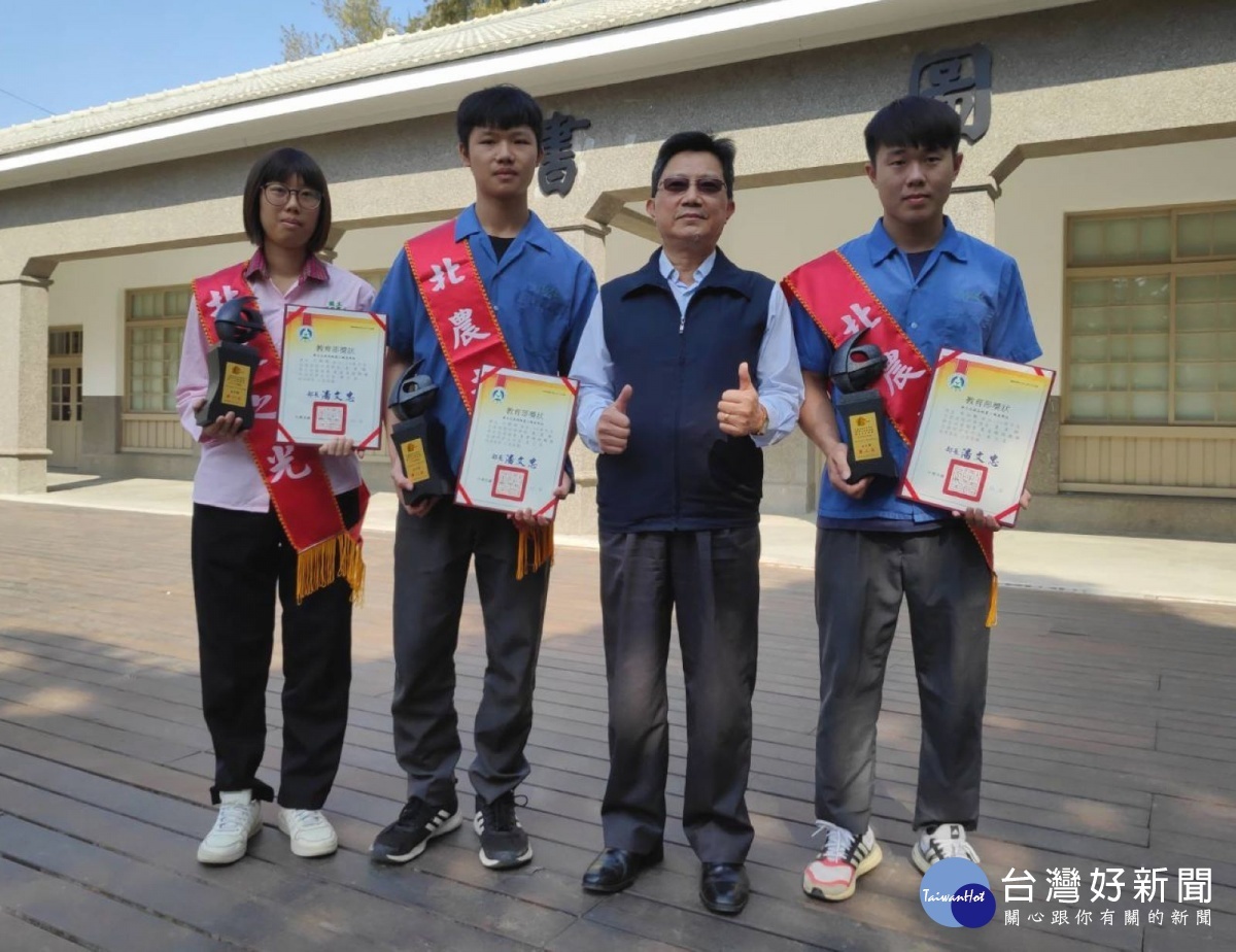 北港農工在109學年全國高級中等學校學生技藝競賽榮獲多項優異成績,七個職種獎項科科都得獎,成果豐碩,印證落實辦學核心價值。