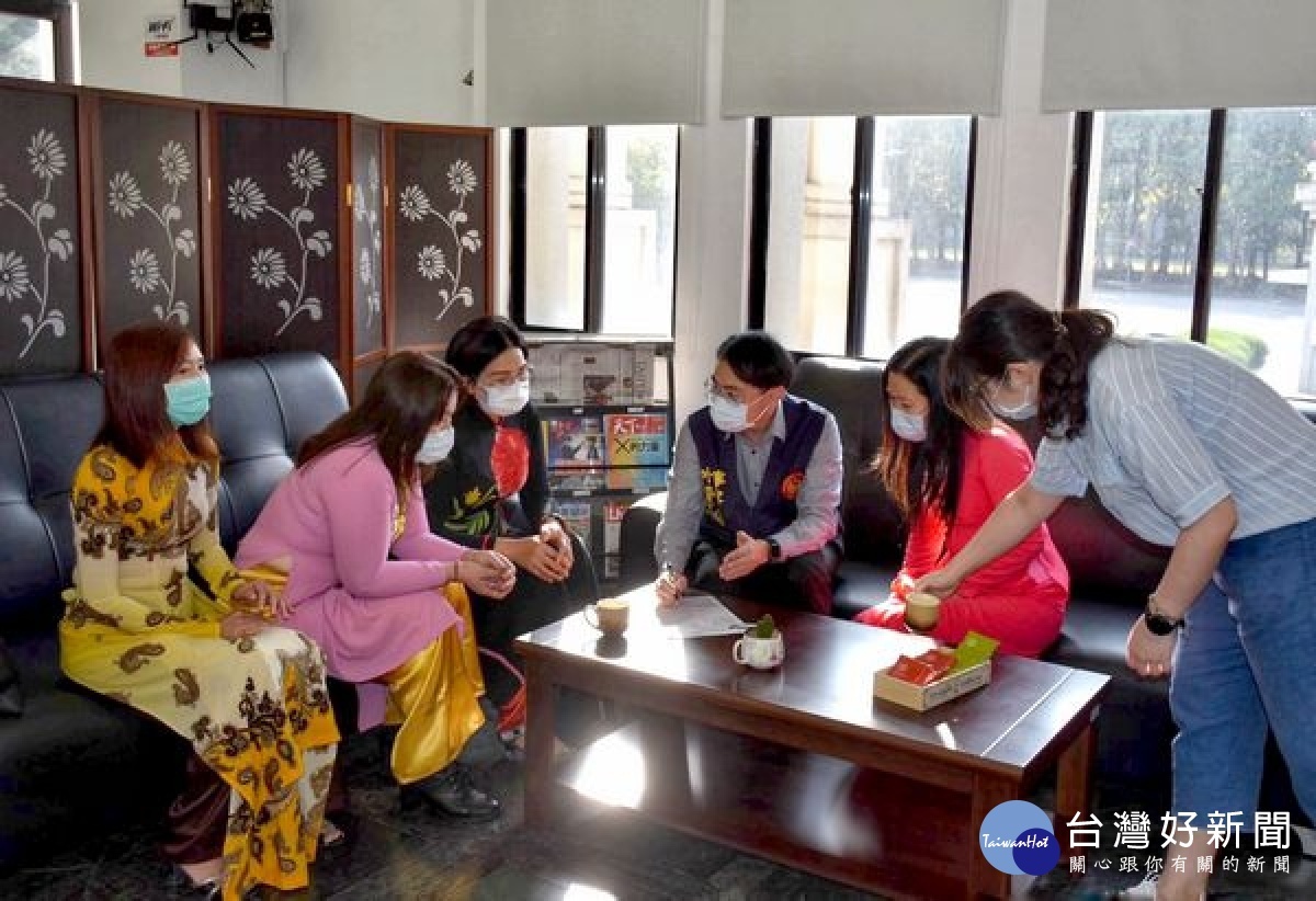 雲林縣警局推出四大加值便民服務，上路首日即獲得多位新住民姊妹肯定，讚揚波麗士大人「揪感心」。