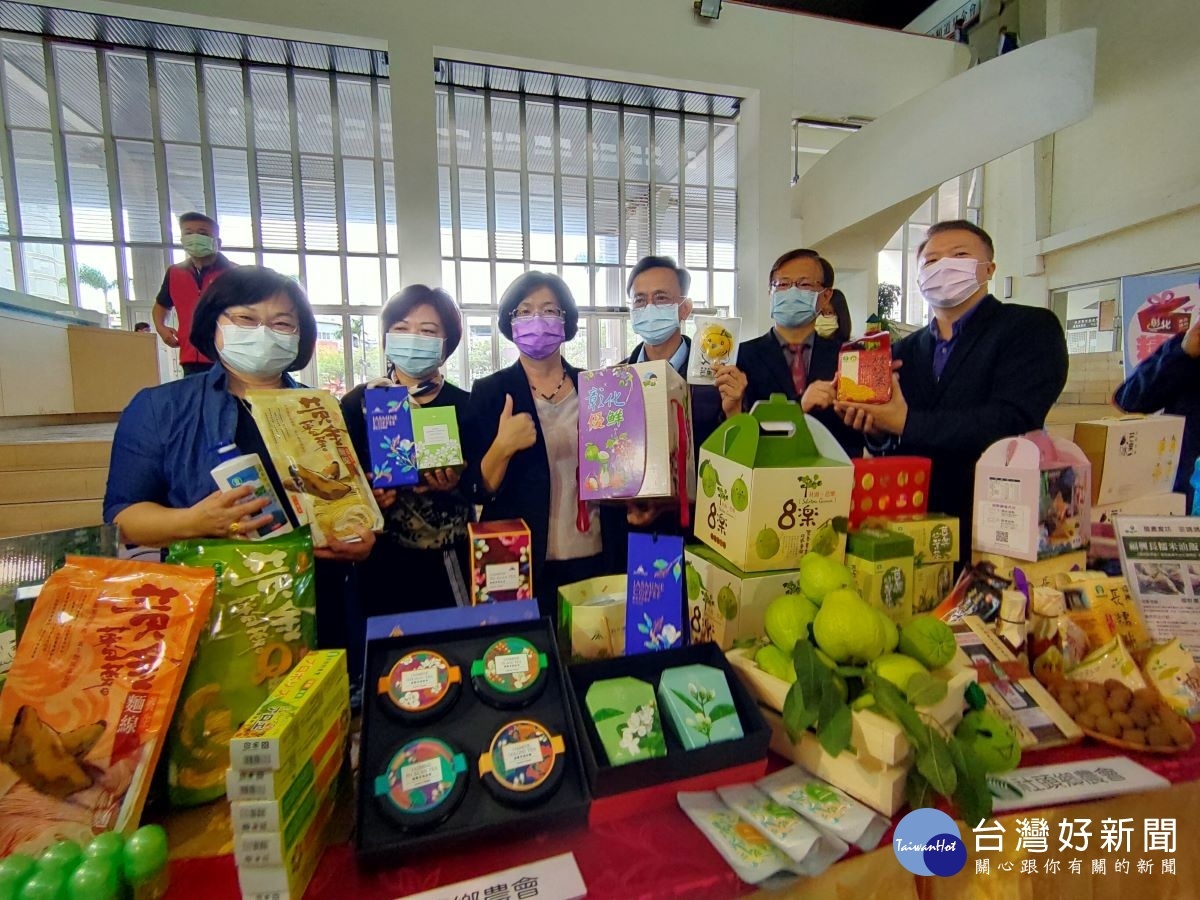 新成立的「彰化好物購」專區,蒐羅了彰化數百種商品。縣長王惠美「彰化優鮮」品質保證。圖/記者鄧富珍攝
