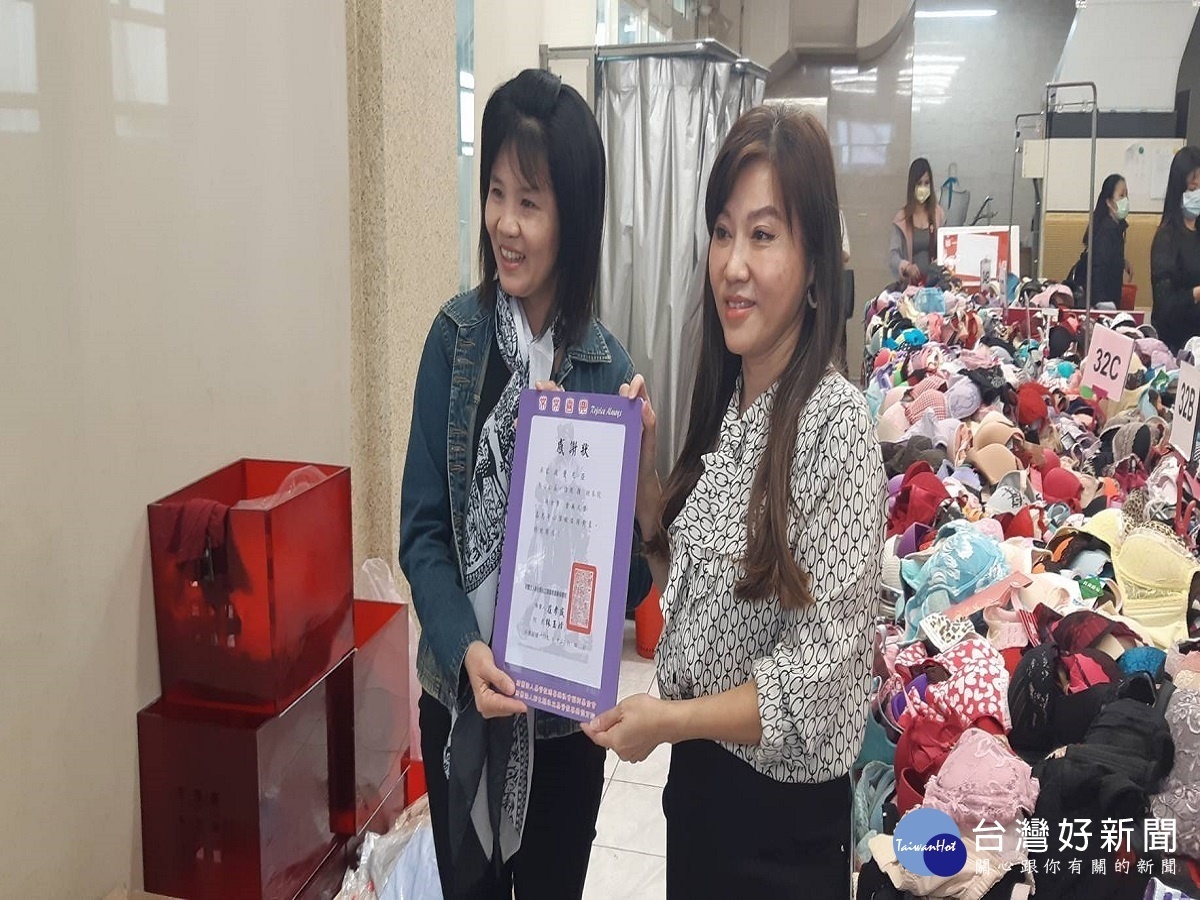 不受疫情影響知名內衣廠寒冬送暖　贈喜樂千套內衣褲及盈餘