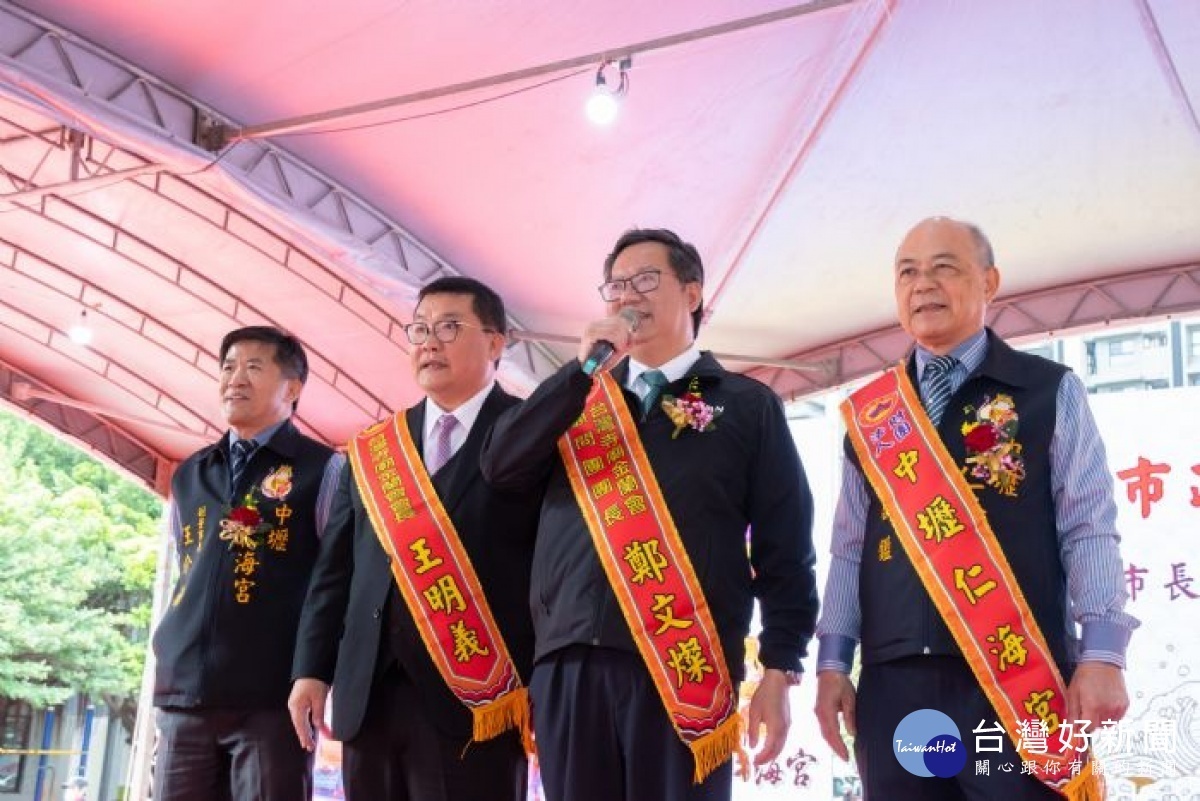 鄭市長致詞表示,台灣寺廟金蘭會會員大會在中壢,全國廟宇齊聚交流,庇佑台灣平安