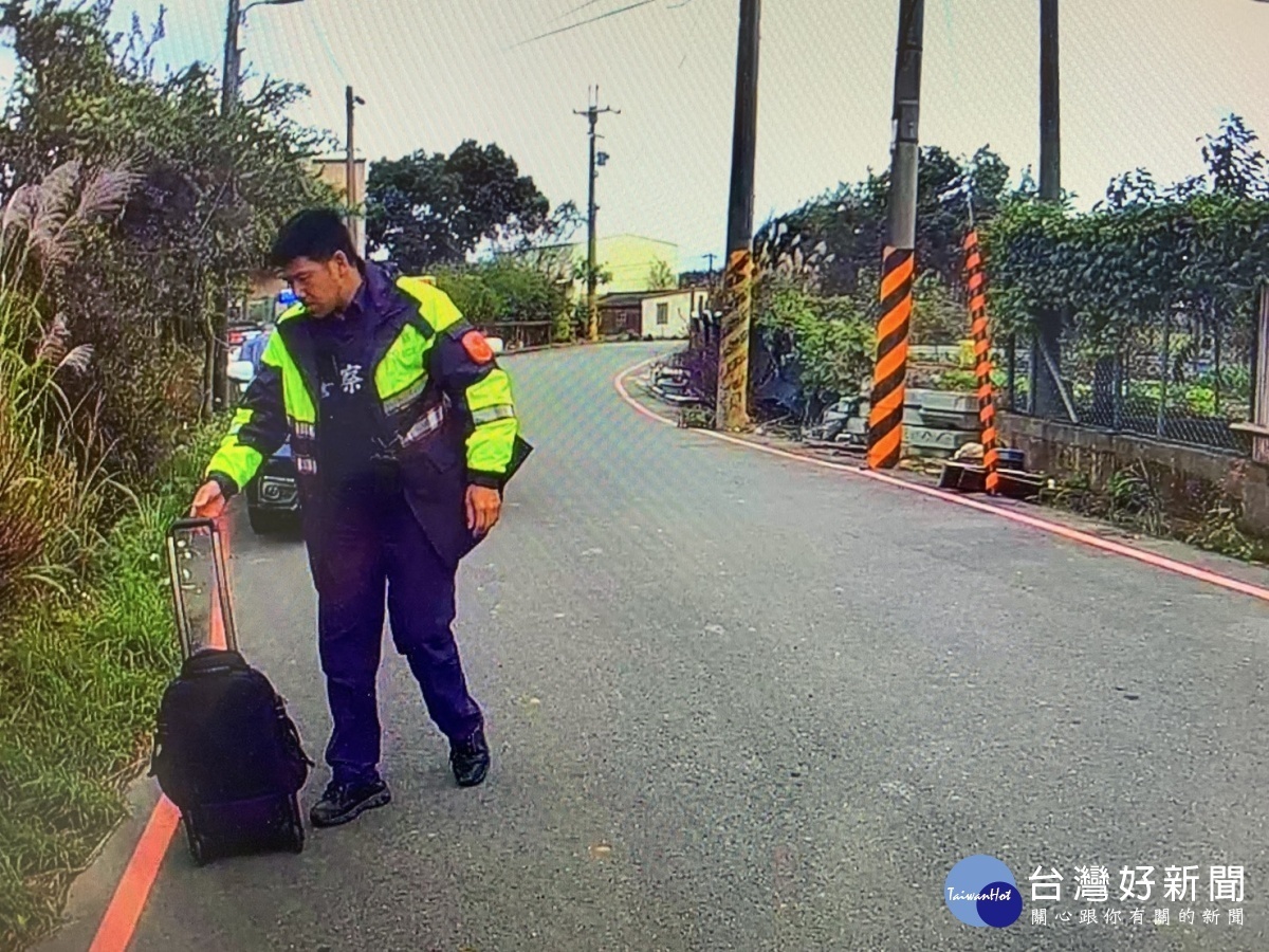 廣興派出所員警協助,女遊客們順利尋回失物
