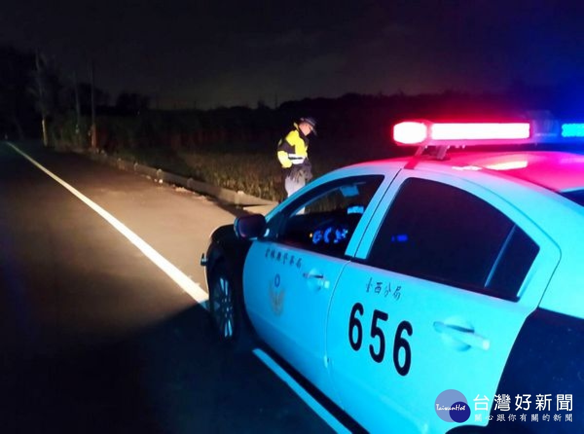 臺西警方聽見農民朋友的心聲,加強「護農專案」的執行,讓老農將守護洋蔥的工作交給警方,安心返家休息。