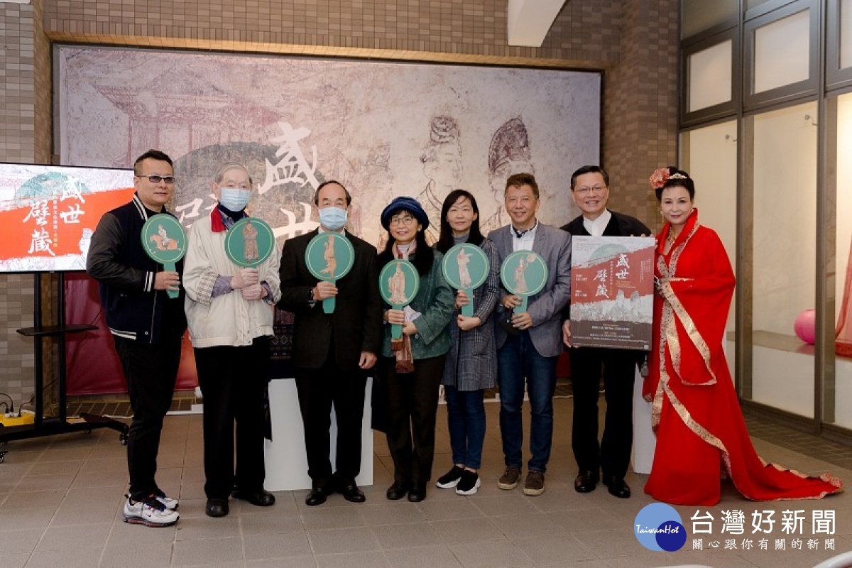 啟動儀式貴賓一起揭開大唐秘彩,喚醒象徵不同意義的壁畫人物。