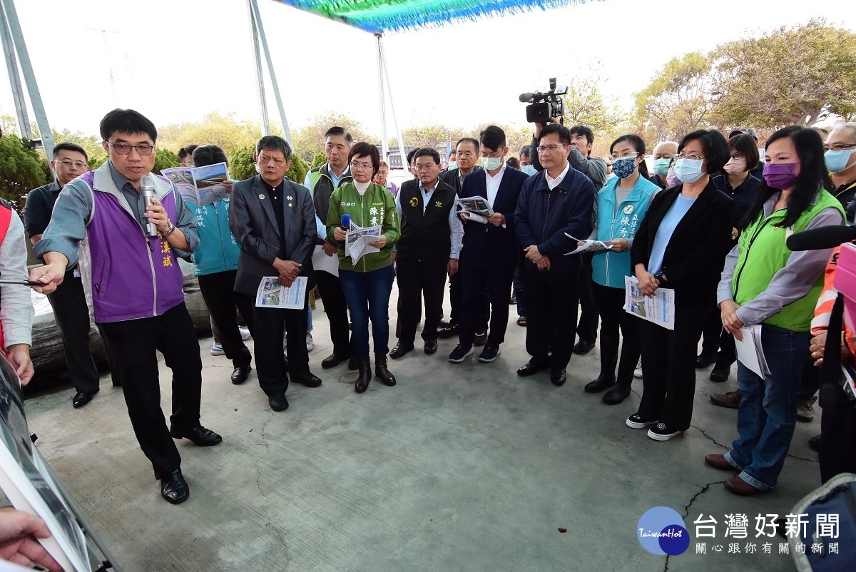 林佳龍部長考察彰化交通建設,縣府工務處林漢彬處長進行簡報說明。